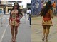 A musa também não se incomodou com a transparência do vestido e exibiu a calcinha branca para quem quisesse ver