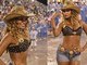 Linda e cheia de brilho, a ex-BBB Jaqueline mostrou o corpão na avenida com a Beija-Flor