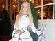 Quando a blogueira britânica <a href="http://noticias.r7.com/esquisitices/fotos/blogueira-britanica-se-irrita-com-barbie-humana-22012013">Lhouraii Onawah</a>&nbsp;deu chilique ao ser chamada de boneca humana, ela não fazia ideia do tamanho do vespeiro que estava cutucando. &nbsp;Valeria Lukyanova, a barbie ucraniana, nem demorou para dar sua resposta.&nbsp;Acredita que ela fez uma sessão de fotos no estilo da chiliquenta inglesa só para tirar uma onda? Esse vestido branco cheio de babado é no estilo da inglesa!