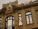 Casarão no estilo art-decó da primeira metade do século 20, na rua Florêncio de Abreu, próximo à Estação da Luz, resiste ao tempo apenas em sua fachada
