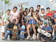 A musa da Portela Alice Alves "abriu a roda no parque de Madureira e fez a poeira levantar” para mostrar os cantinhos do bairro, que será homenageado pela azul e branco no domingo de Carnaval, dia 10 de fevereiro. Com enredo <i>Madureira... onde o meu coração se deixou levar</i>, a escola contará a história dos 400 anos da região conhecida como o "berço do samba". Na foto, ela posa com skatistas do parque de Madureira<br>