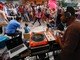 Quem saiu pelas ruas da capital nesta sexta-feira também conferiu apresentações em outros locais no centro de São Paulo. DJs de hip hop animaram quem saíram para celebrar o aniversário da cidade
