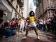 Além dos DJs, dançarinos acompanharam as batitas do hip hop e transformaram calçadões do centro da capital em pista de dança