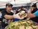 Dezesseis chefs estrelados deixaram a operação cotidiana de seus 
restaurantes na sexta-feira (25) para servir quitutes em uma feira 
gastronômica na comemoração de 459 anos de São Paulo. A terceira edição 
do Chefs na Rua aconteceu no Viaduto do Chá, no centro. Os 
pratos variaram de R$ 5 a R$ 15