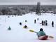 

Cadê o lago? Competidores descem de caiaque na neve durante
corrida em Otepaa, na Estônia

