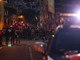 A polícia diz que havia uma única porta de saída e que a retirada dos ocupantes foi dificultada por barras que separavam as filas. Sobreviventes dizem que os <a href="http://">seguranças barraram a fuga</a><br>