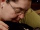 Ela lambe seu gato e engole tantos pelos quanto pode. Mas Lisa tem suas regras: ela diz que não lambe as patas nem o bumbum do bicho. Ao menos isso, né?