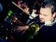 O DJ Bolinha iria se apresentar naquela noite na Kiss. Ele chegou a <a href="http://noticias.r7.com/cidades/foto-publicada-por-dj-mostra-show-pirotecnico-que-pode-ter-causado-incendio-em-boate-no-rs-27012013">publicar fotos da casa momentos antes do incêndio</a> e relatou que a boate estava lotada. O DJ precisou ser socorrido a um hospital porque inalou fumaça, mas passa bem