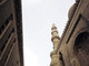 As mesquitas
do sultão Hassan (dir.) e de Ar-Rifa’i (esq.) ficam na região histórica do
Cairo, capital do Egito. A mesquita do sultão Hassan, construída entre os anos 1356 e
1363 d.C, foi erguida com pedras retiradas de uma das
grandes Pirâmides de Gizé