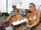 As gatas levaram um bolo para comemorar o aniversário do presidente da agremiação<br>