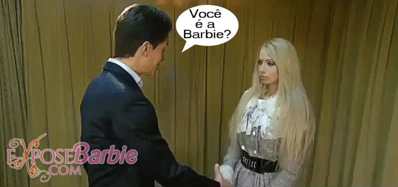Barbie e Ken. Duas figuras que povoaram o imaginário das crianças do mundo inteiro por décadas e décadas agora ficaram conhecidas como figuras de carne e osso.A Barbie é Valeria Lukyanova, uma ucraniana de 23 anos de idade, com longos cabelos oxigenados, cintura fininha e um busto protuberante