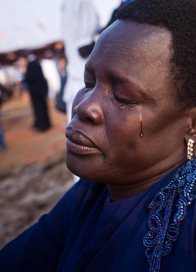 Nos países onde a mutilação genital feminina é praticada, ela é apoiada tanto por homens como por mulheres — que são, geralmente, as responsáveis pelos preparativos da cerimônia em que a mutilação é realizada.Em Serra Leoa, o quarto país mais agressivo do mundo, cerca de 94% das mulheres são mutiladas