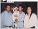 A família afirma que Dafne engravidou de um jovem de 17 anos, mas moradores do subúrbio de Colonial Los Olivos, em Guadalajara, contestam. Segundo o Daily Mail, esses vizinhos acusam o padrasto da menina (na foto, à esquerda) de abusar de uma de suas filhas biológicas. Testemunhas afirmam também que ele costumava bater em Dafne e tomar banho com ela. Um teste de DNA será feito com todos os homens que convivem com a menina para descobrir quem é o pai da criança. Os médicos também vão analisar se a menina possui alguma DST<br>