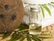 Rico
em triglicérides de cadeia média (TCMs), o óleo de coco é 50% composto por
ácido láurico que, no fígado, possui maior tendência para ser degradado para a
geração de energia, promovendo aumento do gasto de calorias
