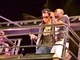 Eles cantaram juntos e se abraçaram carinhosamente