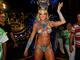 Juju, musa da escola, veio com o corpo pintado e muito mais magra: "Passei fome para o Carnaval. Terminando o desfile vou
comer chocolate"