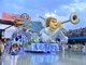 Águia de Ouro encerrou os desfiles do primeiro dia. Agremiação foi a única da noite a estourar o tempo<br><br><a href="http://entretenimento.r7.com/carnaval-2013/fotos/aguia-de-ouro-colore-a-avenida-de-branco-prata-e-azul-no-fim-do-primeiro-dia-dos-desfiles-do-carnaval-de-sp-09022013">Veja fotos do desfile da Águia de Ouro</a>