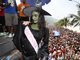 A atriz, que está grávida do segundo menino, se fantasiou de Bruxa Má do Oeste, do <i>O Mágico de Oz</i>, para curtir o bloco de funk que invadiu o Carnaval carioca