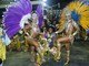 Ela desfila ao lado de Mayra Cardi pela Paraíso de Tuiuti