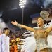 Com fantasia apertada, Sabrina Sato mostra dobrinhas no desfile ...