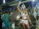 A morena caiu no samba, sem se importar com os quilinhos a mais