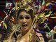 A atriz Lívia Andrade, musa da escola de samba, esbanjou alegria durante a passagem da escola