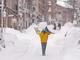 O número de vítimas em consequência da <a href="http://noticias.r7.com/internacional/neve-ja-causou-10-mortes-na-costa-leste-dos-eua-10022013">tempestade de neve</a> que atinge a costa 
nordeste dos Estados Unidos subiu para dez, incluindo uma criança 
que morreu por asfixia ao inalar gás carbônico