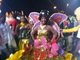 

No dia do desfile, muitos dos mestres-sala e
porta-bandeiras mal comem e ficam sujeitos a intensa pressão. Assim, esse tipo
de respaldo tem se mostrado importante no carnaval paulista, conta Rosemeire
Pereira, 38 anos, apresentadora da porta-bandeira da Vila Maria Camila Moreira,
19 anos, cuja fantasia tinha 10 kg neste ano&nbsp;




