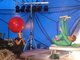 Em suas apresentações, um numero que ele sempre faz é esse, de estourar um balão com um dardo impulsionado por uma bufa