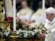 As denúncias mais graves de pedofilia na igreja atingiram seu auge em 2009 e
2010. Segundo elas, dioceses locais e o próprio Vaticano foram cúmplices no
acobertamento de inúmeros casos de pedofilia, hesitando em punir padres
pedófilos e às vezes mudando-os para postos nos quais continuaram a praticar
abusos.&nbsp;&nbsp;<br>Enquanto algumas autoridades católicas inicialmente qualificaram as
acusações de serem parte de uma campanha contra a Igreja, o papa aceitou a
responsabilidade pelos episódios, falando em "pecados dentro da
Igreja".

<br>Bento 16 encontrou vítimas e emitiu pedidos de desculpas inéditos. Enfatizou
que os bispos notifiquem os casos de abusos e introduziu novas regras para
apressar a apuração de denúncias de pedofilia.

Para os simpatizantes de Bento 16, ele foi o papa que mais agiu contra os
abusos. <br>
Críticos, porém, dizem que foi necessário um bom tempo para que o alemão
compreendesse a seriedade dos crimes que lhe eram notificados e ele permitiu
que os abusos ficassem sem resposta por anos para evitar arranhar a imagem da
Igreja Católica