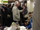 Que delícia! Fazer um jantar formal no metrô com os amigos! Já pensaram tentar fazer isso na Sé as 18 horas?