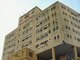 Virgínia chefiava, desde 2006, a UTI geral do Hospital Universitário Evangélico de Curitiba. O setor fica no quarto andar do prédio, local em que a vigilância sanitária encontrou, em 2012, cinzeiros com cinzas e também bitucas de cigarro.&nbsp;Em nota, o Hospital Universitário Evangélico disse que abriu sindicância interna para apurar os fatos, que reconhece a competência profissional de Virgínia e que até o momento desconhece qualquer ato técnico dela que tenha ferido a ética médica. Toda a equipe do setor foi trocada