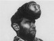 Pasqual Pinon nasceu em 1889 e ficou conhecido como o Homem Mexicano de Duas Cabeças. Ele era um trabalhador ferroviário no Texas, Estados Unidos. Pinon foi descoberto por um promotor de shows de horror, que se surpreendeu pelo grande cisto benigno no topo da cabeça daquele<br>