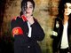 Miki Jay, britânica, mãe de três filhos, gastou R$ 27 mil para ficar parecida com Michael Jackson. Agora, ela ganha coisa de R$ 420 mil por ano fazendo shows pelo mundo