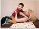 

Zach
Tahir, de seis anos, possui uma condição rara que o <a href="http://noticias.r7.com/saude/fotos/sindrome-rara-faz-menino-comer-paredes-do-quarto-21022013">faz comer o gesso da
parede</a>. Em seu aniversário, seus pais lhe deram um novo quarto ‘não comestível’.
O menino foi diagnosticado com síndrome de Pica, condição que desperta um
apetite compulsivo por objetos não comestíveis, como terra, tecidos, pedra,
papel, cabelo etc

