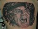 É com essa tatuagem de uma das cenas do filme <i>Laranja Mecânica</i> que nós encerramos essa galeria, já que ela retrata a plena capacidade de Versago em retratar os detalhes da expressão humana