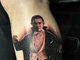O estúdio de Versago também conta com outros artistas, mas todos foram escolhidos a dedo pelo dono. Essa tatuagem do Conde Drácula, interpretado pelo ator Bela Lugosi, é um dos trabalhos de destaque&nbsp;