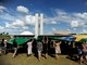Em Brasília, cerca de 60 pessoas marcharam do Museu da República até o gramado 
do Congresso Nacional levando cartazes e faixas e gritando palavras de ordem