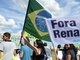 Além da organização de protestos, a mobilização para a saída do presidente do 
Senado incluiu a coleta de assinaturas pela organização não governamental Avaaz, 
que organiza petições pela internet