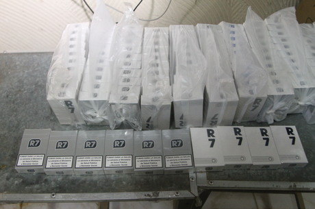 Cigarros ilegais que usam o nome R7 no mercado