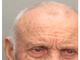 

Bartolo Gelsomino foi preso, na Flórida, depois que esfaqueou a esposa, de
71 anos, até a morte. Durante o
interrogatório, <a href="http://noticias.r7.com/internacional/idoso-esfaqueia-a-mulher-ate-a-morte-porque-ela-nao-quis-fritar-um-hamburguer-04022013">o homem confessou que tinha assassinado a mulher porque ela não
quis cozinhar um hambúrguer para ele.
</a><br><br>De acordo com o site de notícias policiais The Weekly Vice, Gelsomino foi
flagrado em casa pela polícia com a camisa toda manchada de sangue. 

<br><br>As autoridades foram chamadas pelo filho do casal que encontrou a mãe, Ana
Gelsomino, morta no chão da cozinha.

<br><br>O idoso foi preso sob a acusação de homicídio em segundo grau, também em
fevereiro deste ano

