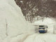 Cidades e vilarejos
do norte do Japão estão passando por um inverno rigoroso que levou a um acúmulo
de neve que ultrapassa os cinco metros de altura