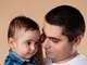

Homens com irmãos tendem a ter filhos? Essa é outra dúvida questionada no livro, segundo o site do jornal "Daily Mail". A resposta, segundo a jornalista, é sim e foi comprovada em uma análise feita em 927 árvores genealógicas. Do par de cromossomos que o feto recebe, um vem do lado da mãe e outro, do pai. A mulher passa o cromossomo X, enquanto o homem pode passar
tanto o cromossomo X quanto o Y, fazendo com que ele determine se o bebê será
um menino (XY) ou uma menina (XX)