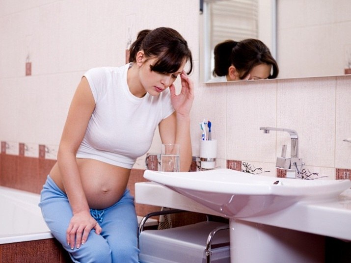 Casoapós os primeiros movimentos, que, como foi dito, ocorrem por volta da 18ªsemana, a mãe não sentir o bebê, ela pode estimular a barriga dando levesapertões. Ele provavelmente reagirá. Porém, se o feto ficar mais de seis horassem se movimentar depois desse período, procure um médico imediatamente. Ele aexaminará e poderá indicar o que deve ser feito. Mantenha a calma e confienele! Tudo vai dar certo!Assista à Record onde e quando quiser