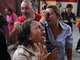 Alguns seguidores de Chávez não conseguiam acreditar que a morte do presidente fosse verdade<br><br><b><a href="http://noticias.r7.com/internacional/fotos/polemicas-marcaram-a-carreira-politica-de-hugo-chavez-05032013">Governo de Chávez foi marcado por polêmicas. Veja!</a></b>
