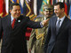 O governo sírio prestou homenagem ao presidente venezuelano, um dos poucos dirigentes do mundo que apoiou Bashar al-Assad ante a revolta popular que virou rebelião armada. "Chávez sempre apoiou os direitos legítimos árabes; também ante o complô contra a Síria", afirma uma nota da agência oficial síria SANA. O falecido líder "expressou em várias ocasiões a solidariedade com o governo e o povo sírios ante o ataque imperialista selvagem", completa a nota<br>