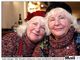 

Louise e Martine, que se vestem de maneira quase idênticas, falam com
saudade dos tempos de ouro da prostituição em Amsterdã, antes da profissão ser
legalizada pelas autoridades locais e do comércio do sexo ser dominado por
máfias do leste europeu.
<br><br>Segundo Louise, “é muito diferente agora”.

<br><br>— Nós costumávamos nos sentar sobre a janelas com alguma roupa. Hoje as
mulheres estão totalmente nuas.

