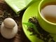 Chás: a nutricionista
também aconselha as pessoas a incluir o chá-preto e verde na dieta. — O chá-verde é a fonte mais rica em flavonoides, agente que contribui na diminuição do
risco de câncer.