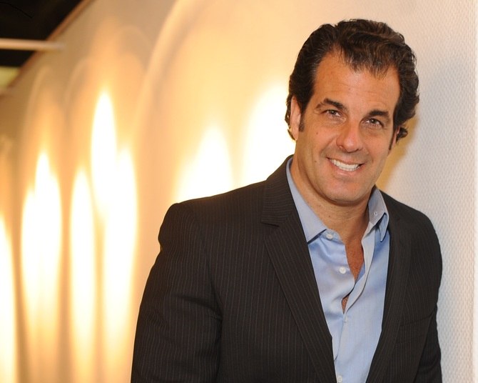 O empresário e apresentado de televisão Álvaro Garnero (PRB-SP) é candidato a deputado federal e declarou pouco mais de R$ 17 milhões em patrimônio do TSE