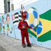 Vestido de burro, artista faz homenagem inusitada &agrave; Copa - Fotos ...